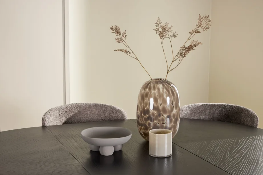 Must ümmargune söögilauakomplekt: pikendatav Strada laud ⌀120/170cm ja 6 pruuni buklee-kattega Astoria tooli, GR24732 – 10