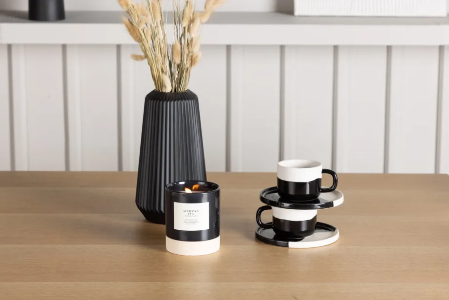 Neljakandiline tammekarva söögilaud Leo ja valged Night toolid (4 tk), GR23585 – 7