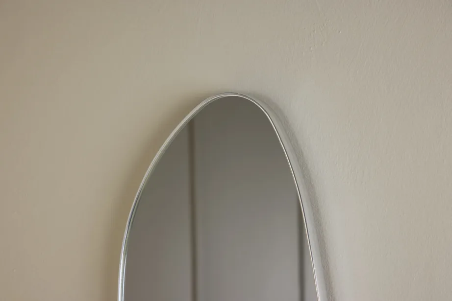 Orgaanilise kujuga seinapeegel Borgholm (hõbedane raam, 55×30 cm), 61719-331 – 8