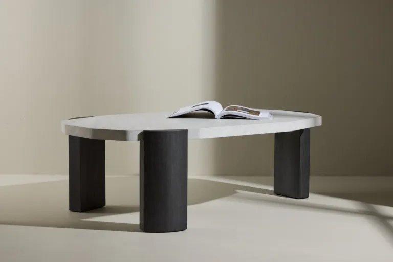 Ovaalne beež diivanilaud Kres, MDF lauaplaat, mustad jalad, 125 x 70,5 cm - 62064-100