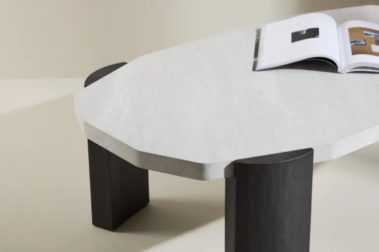 Ovaalne beež diivanilaud Kres, MDF lauaplaat, mustad jalad, 125 x 70,5 cm - 62064-100