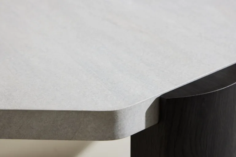 Ovaalne beež diivanilaud Kres, MDF lauaplaat, mustad jalad, 125 x 70,5 cm - 62064-100