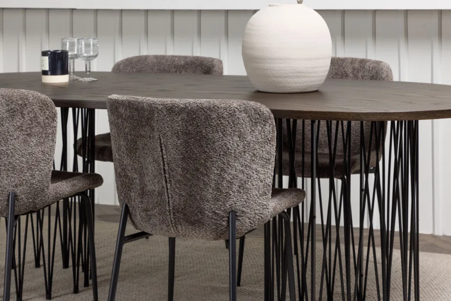 Ovaalne mokkavärvi söögilaud Stone ja tumehallid buklee-kangaga Modesto toolid, GR23043 – 9