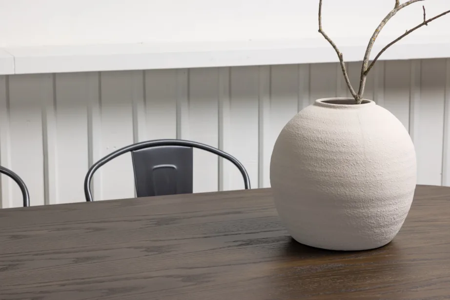 Ovaalne mokkavärvi söögilaud Stone ning tumeda puitistmega Terasest Tempe toolid, GR23047 – 11