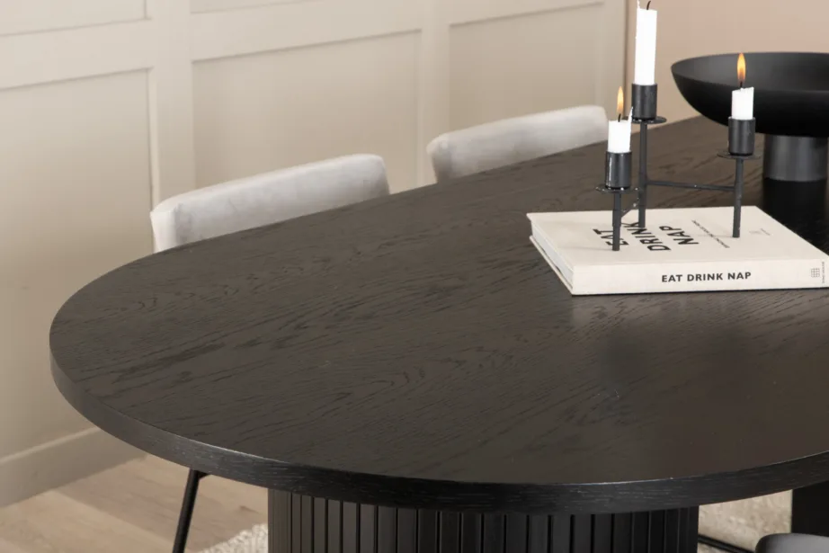 Ovaalne must söögilaud Bianca koos hallide velvetkangast Kenth toolidega, GR22465 – 7