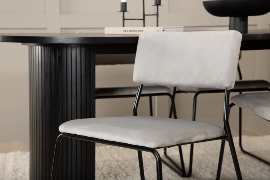 Ovaalne must söögilaud Bianca koos hallide velvetkangast Kenth toolidega, GR22465 – 8