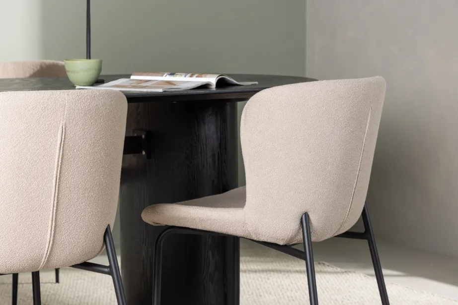 Ovaalne must söögilaud Isolde ja beež Modesto tool, GR23627 – 9