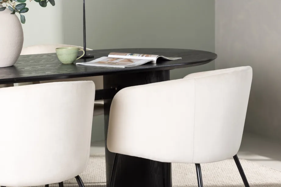 Ovaalne must söögilaud Isolde ja beežid velvetkattega Berit toolid (4 tk), GR23632 – 9