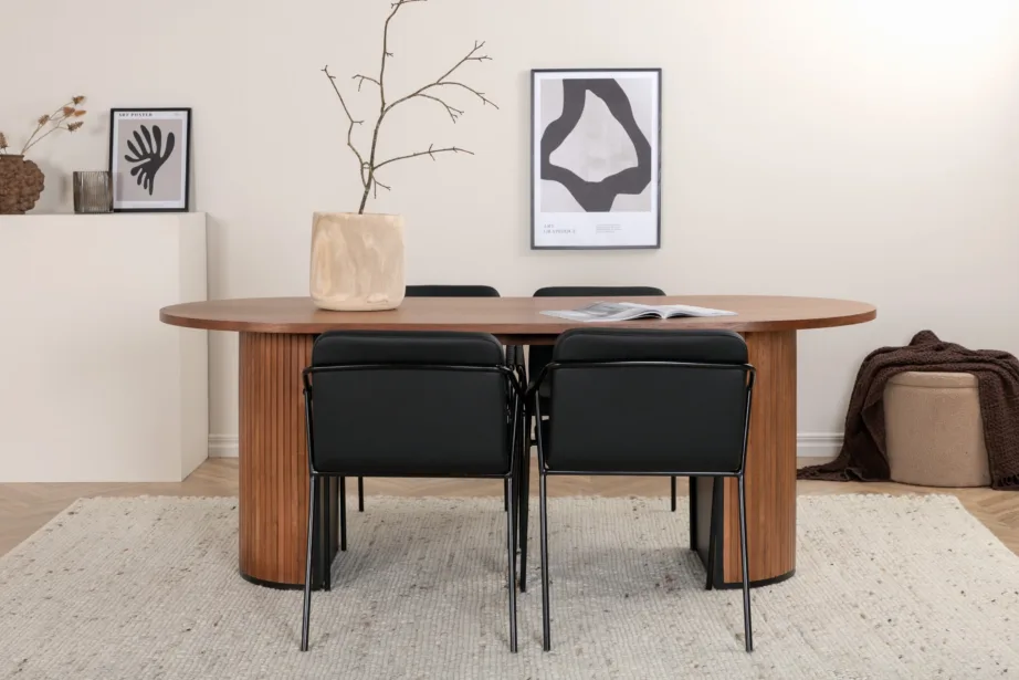 Ovaalne pähklivineeriga söögilaud Bianca ja must PU kattega toolid, GR22444 – 5