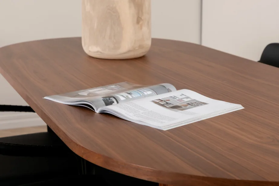 Ovaalne pähklivineeriga söögilaud Bianca ja must PU kattega toolid, GR22444 – 7