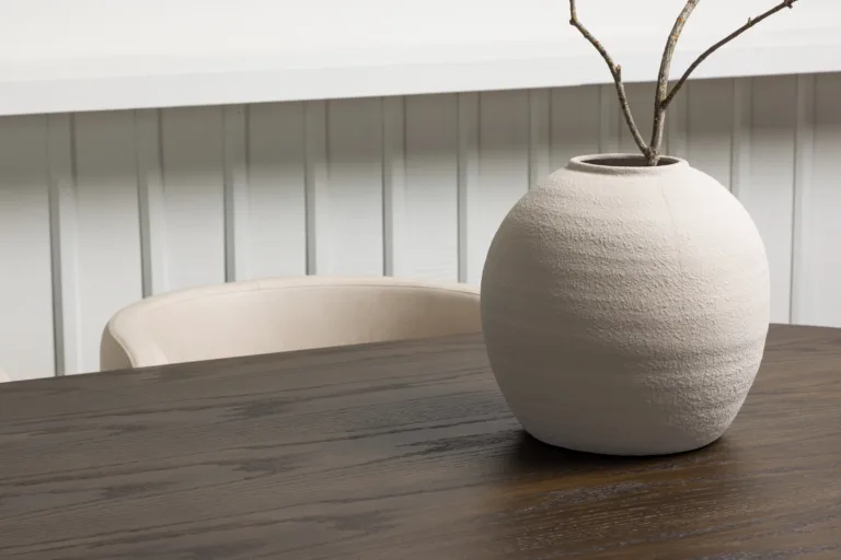 Ovaalne söögilaua komplekt Stone mokka viimistlusega ja Simrishamn beežide toolidega - GR23046