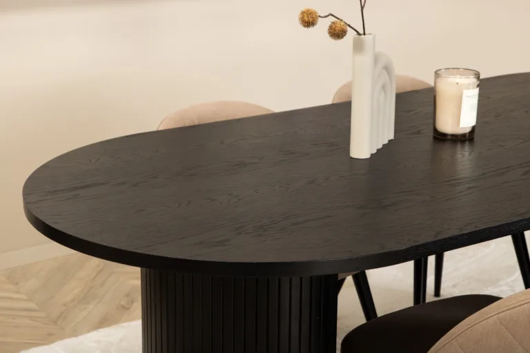 Ovaalne söögilauakomplekt Bianca – must laud ja beežid velvetist toolid - GR22459