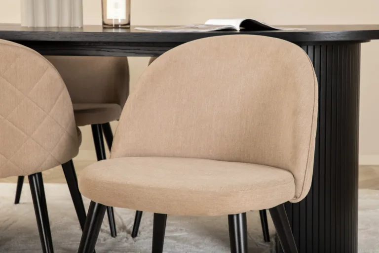 Ovaalne söögilauakomplekt Bianca – must laud ja beežid velvetist toolid - GR22459