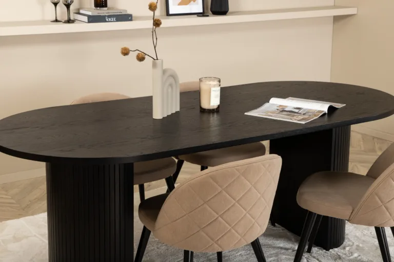 Ovaalne söögilauakomplekt Bianca – must laud ja beežid velvetist toolid - GR22459
