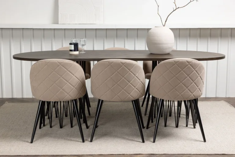 Ovaalne söögilauakomplekt Stone mokka vineeriga, mustad metalljalad ja beežid Velvet Stitches toolid - GR22818