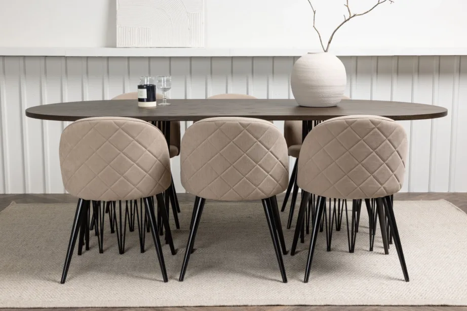 Ovaalne söögilauakomplekt Stone mokka vineeriga, mustad metalljalad ja beežid Velvet Stitches toolid, GR22818 – 8