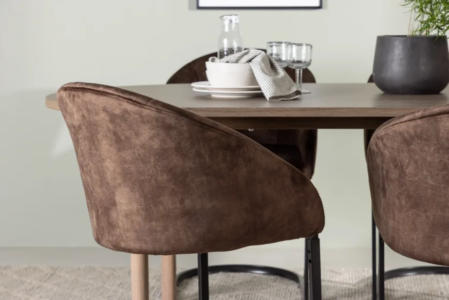 Ovaalne söögilaud Andy ja pruunid polsterdatud toolid Evening, GR23664 – 6