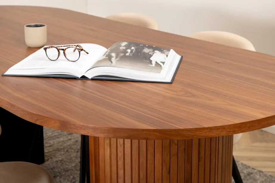 Ovaalne söögilaud Bianca ja velvetkattega söögitoolid (pähklivärvi, mustad jalad, beež velvet), GR22456 – 7