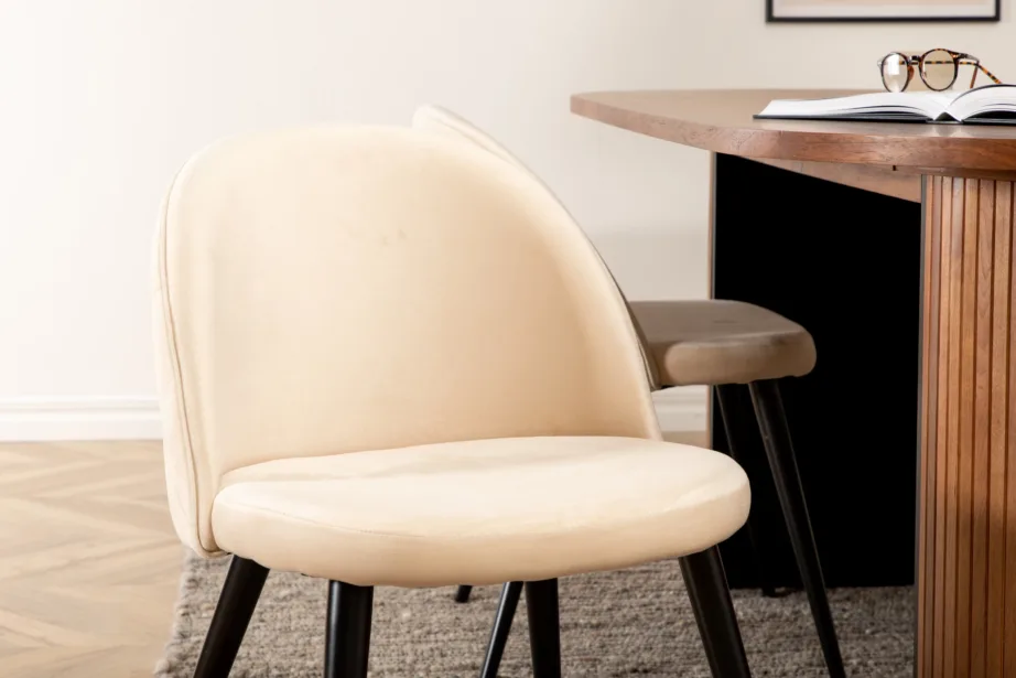 Ovaalne söögilaud Bianca ja velvetkattega söögitoolid (pähklivärvi, mustad jalad, beež velvet), GR22456 – 8