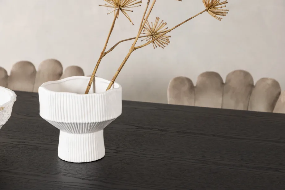 Ovaalne söögilaud Bootcut (must MDF, 230×115 cm) koos Limhamn beežide velvettoolidega, GR22958 – 8