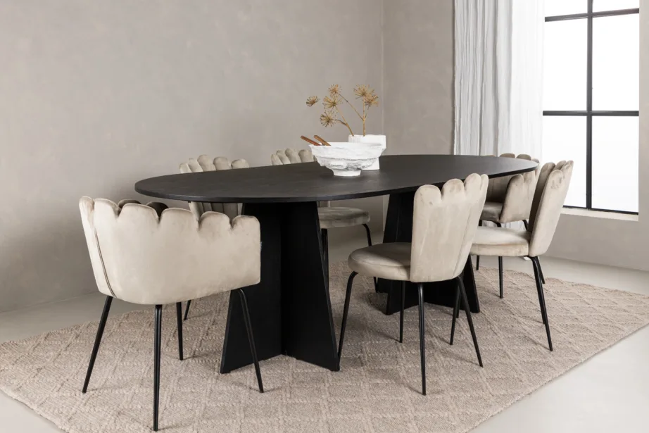 Ovaalne söögilaud Bootcut (must MDF, 230×115 cm) koos Limhamn beežide velvettoolidega, GR22958 – 10