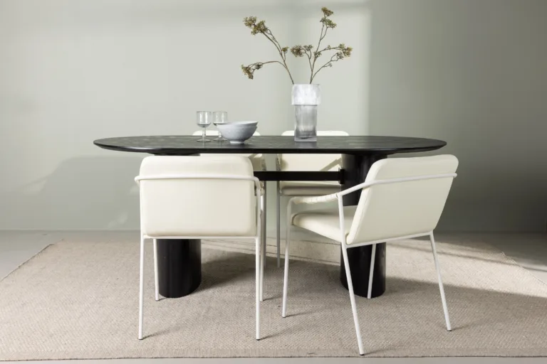 Ovaalne söögilaud Isolde (must MDF, 180x90 cm) ja beežid polsterdatud söögitoolid Tvist - GR23614