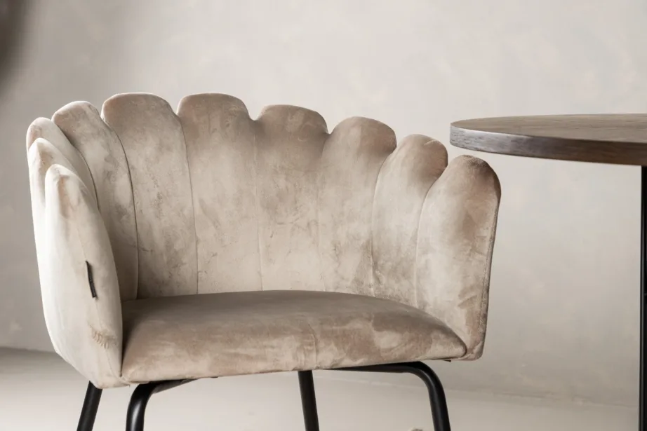 Ovaalne söögilaud Stone ja velvetkattega Limhamn toolid (mokkavineer, must metall, beež samet), GR22956 – 12