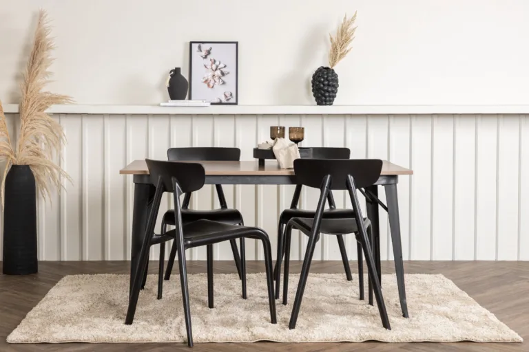 Pähkliviimistlusega söögilaud Tempe ja mustad plastiktoolid Ursholmen (4 tooli) - GR22993