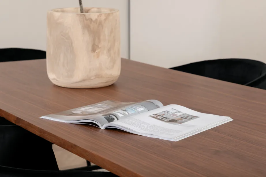 Pähklivineeriga söögilaud Uno ja musta sametiga Berit tool, GR22394 – 7