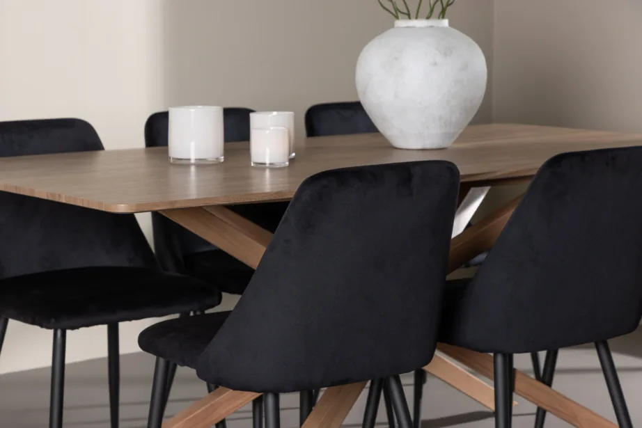 Piazza ristjalgadega mokkatooniline söögilaud ja 6 musta sametpolstriga Night tooli, GR24519 – 9