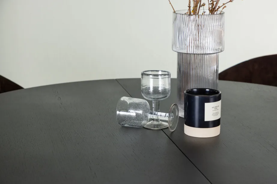 Pikendatav ümmargune söögilaud Matilda ja pruunid polsterdatud toolid Evening (must MDF, terasraam), GR23545 – 7