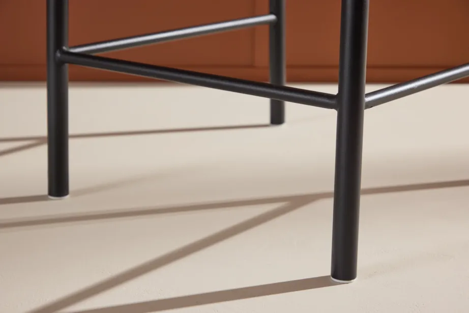 Polly baaritool musta metallraami ja rotangist istmega, 61933-123 – 10