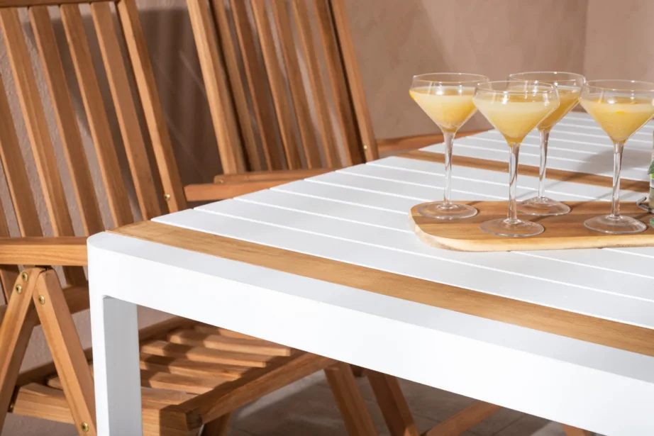 Aiamööbli komplekt Togo – valge alumiiniumist laud ja tiigipuust reguleeritavad toolid, GR22748 – 11