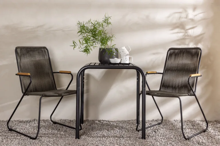 Ristkülikukujuline aiakomplekt Borneo – must alumiiniumlaud 70x70 cm ja kaks tumehalli köiest isteosaga tooli teak-puidust käetugedega - GR23313