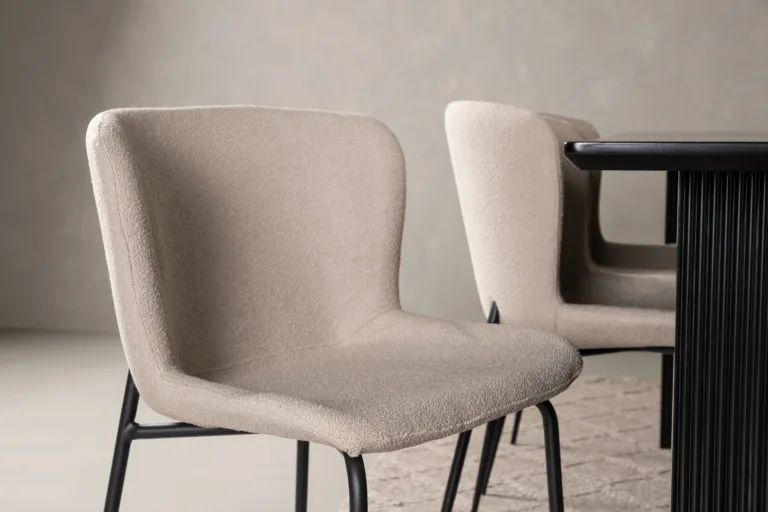 Ristkülikukujuline söögilauakomplekt Vail, must MDF, 6 polsterdatud bouclé-tooli - GR22972