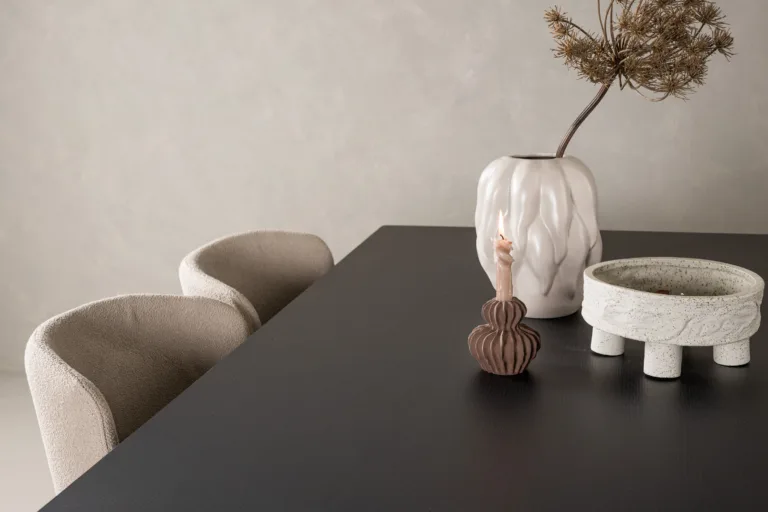Ristkülikukujuline söögilauakomplekt Vail, must MDF, 6 polsterdatud bouclé-tooli - GR22972