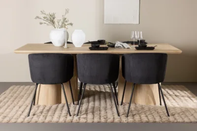 Ristkülikukujuline söögilauakomplekt: loodusliku viimistlusega Olivia söögilaud 210×100 cm ja 6 musta buklee-kattega tooli (Olivia, Berit) - GR24545