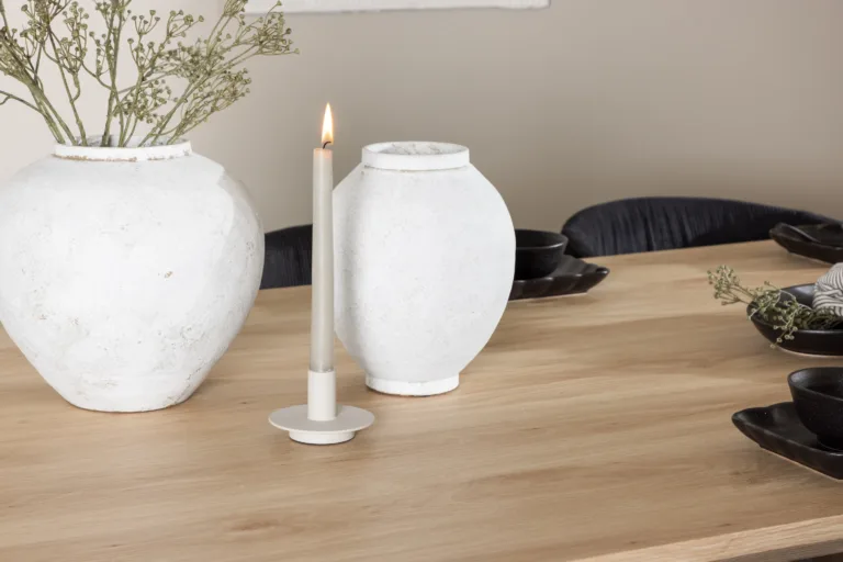 Ristkülikukujuline söögilauakomplekt: loodusliku viimistlusega Olivia söögilaud 210×100 cm ja 6 musta buklee-kattega tooli (Olivia, Berit) - GR24545