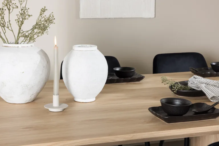 Ristkülikukujuline söögilauakomplekt: loodusliku viimistlusega Olivia söögilaud 210×100 cm ja 6 musta Night sarja polüesterveluurist tooli - GR24547