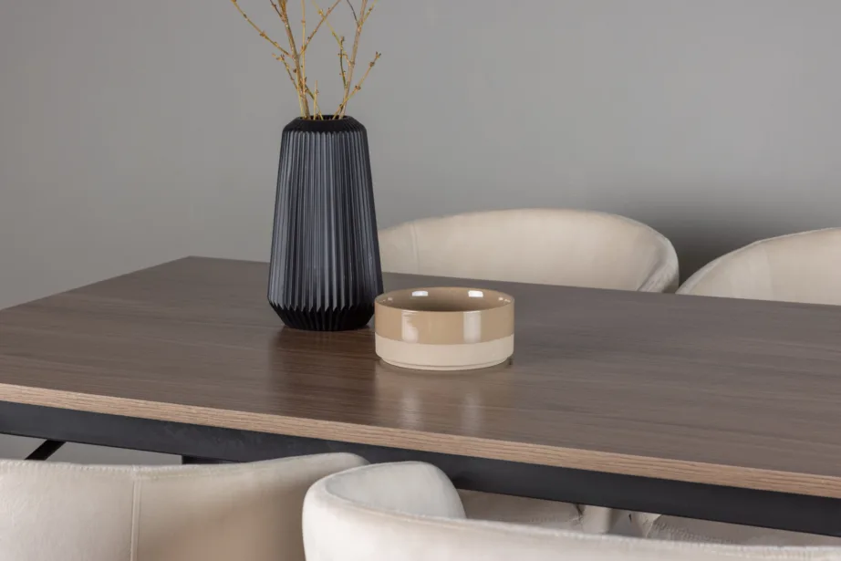 Ristkülikukujuline söögilaud Tempe ja beežid velvetist toolid Berit (pähkel/must metall), GR22925 – 11