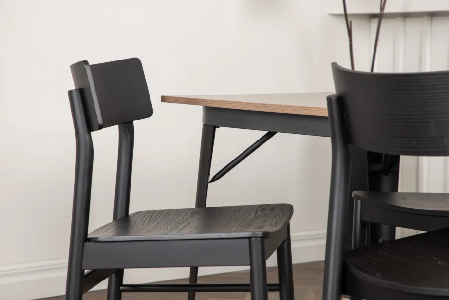 Ristkülikukujuline söögilaud Tempe ja neli musta Montros tooli (pähkel/MDF, must kask), GR22988 – 9