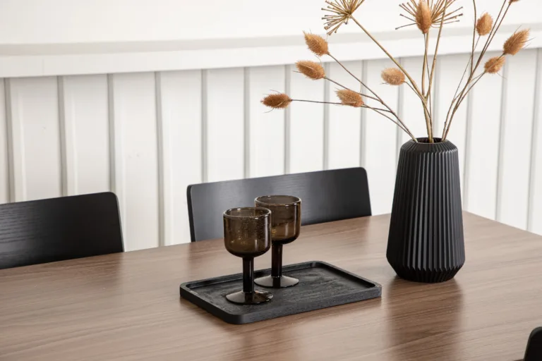 Ristkülikukujuline söögilaud Tempe ja neli musta Montros tooli (pähkel/MDF, must kask) - GR22988