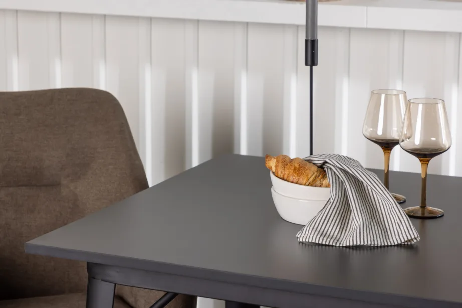 Skandinaavia stiilis söögirühm Tempe musta lauaga ja pruunid kangast tugitoolid Tomorrow, GR23898 – 10