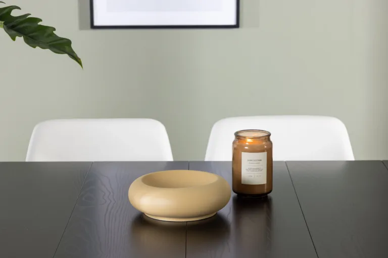 Söögitoakomplekt Astrid – must MDF laud 200×90 cm ja valge kunstnahaga toolid Night - GR23509