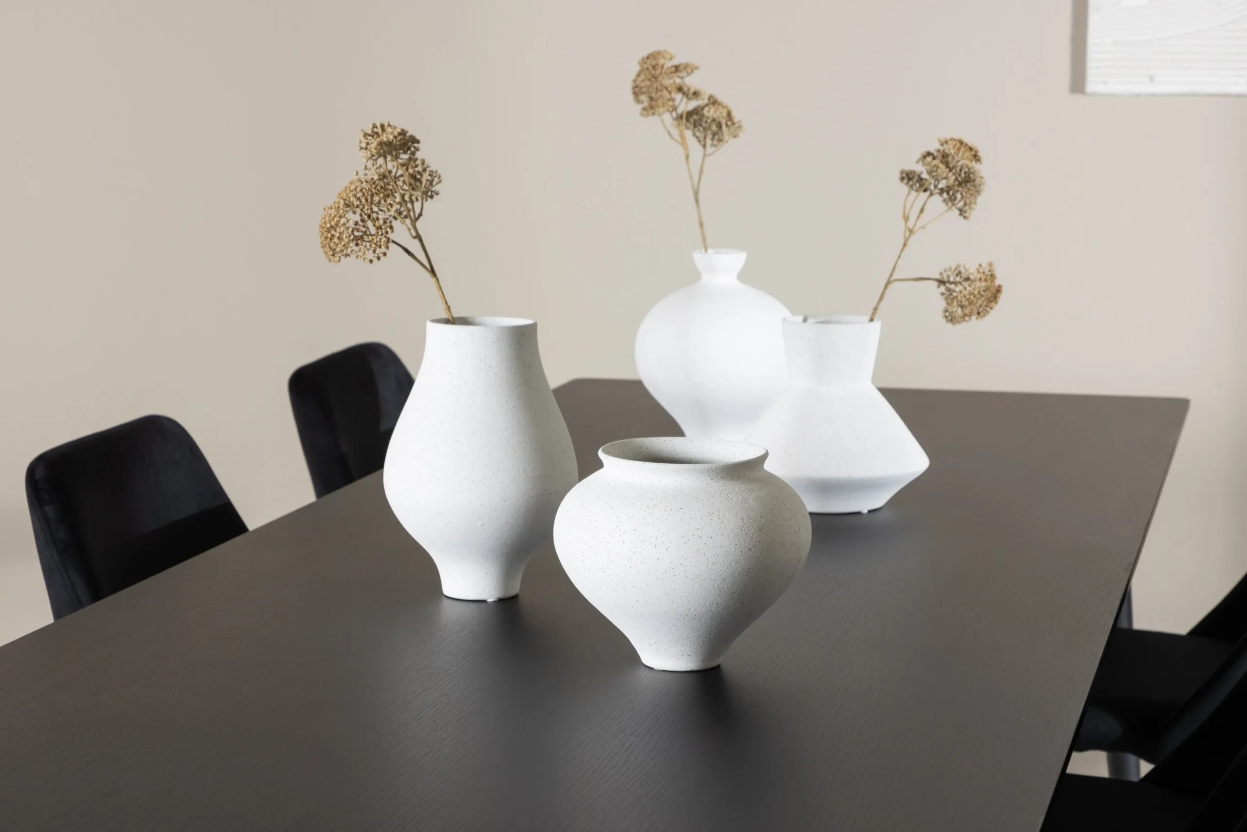 Söögitoakomplekt Ellis – must MDF laud ja 6 Night velvetist tooli - GR24610