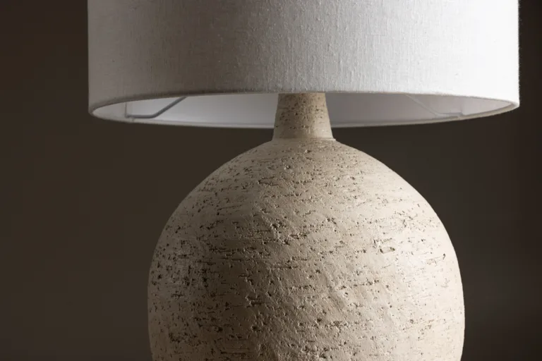 Terrakotast alus ja valge varjuga laualamp Tjörn (⌀40 cm) - 61813-101