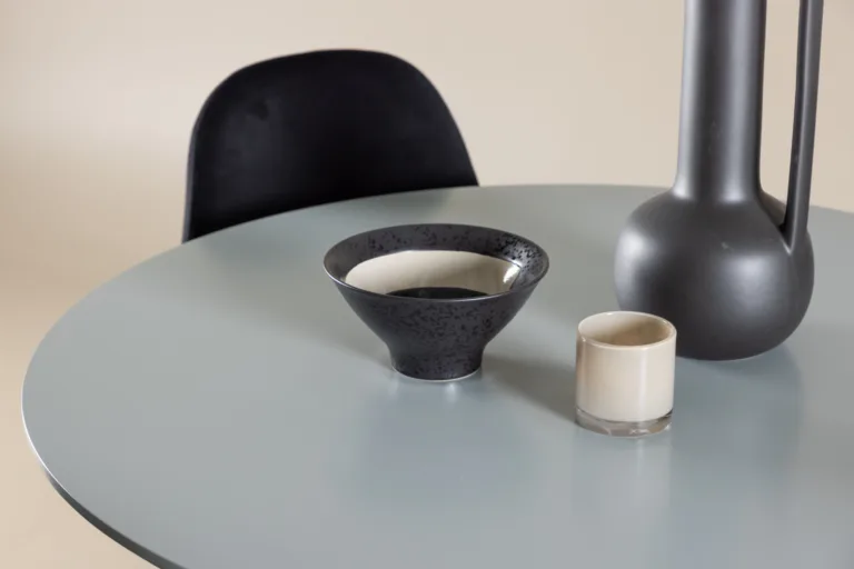 Ümar hall söögilaud Plaza ja 4 musta velvetkattega tooli Polar - GR24374