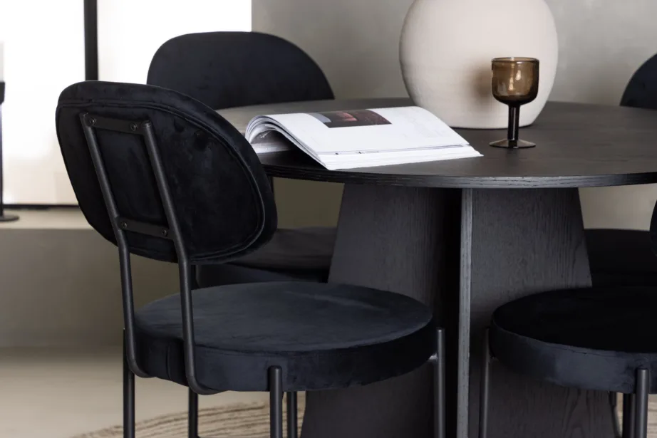 Ümar söögilaud Bootcut (must MDF, ø110cm) ja sametist Stella toolid (must), GR23791 – 5