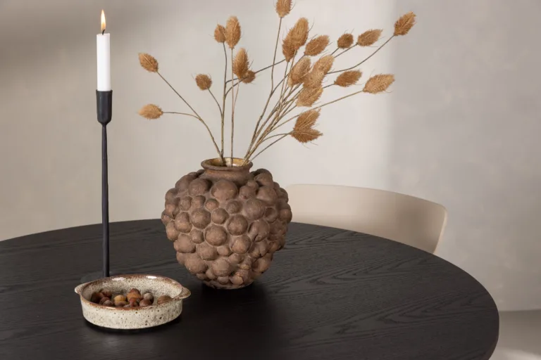 Ümar söögilaud Olivia (must MDF, ø110 cm) ja beež Ursholmen tool - GR23112