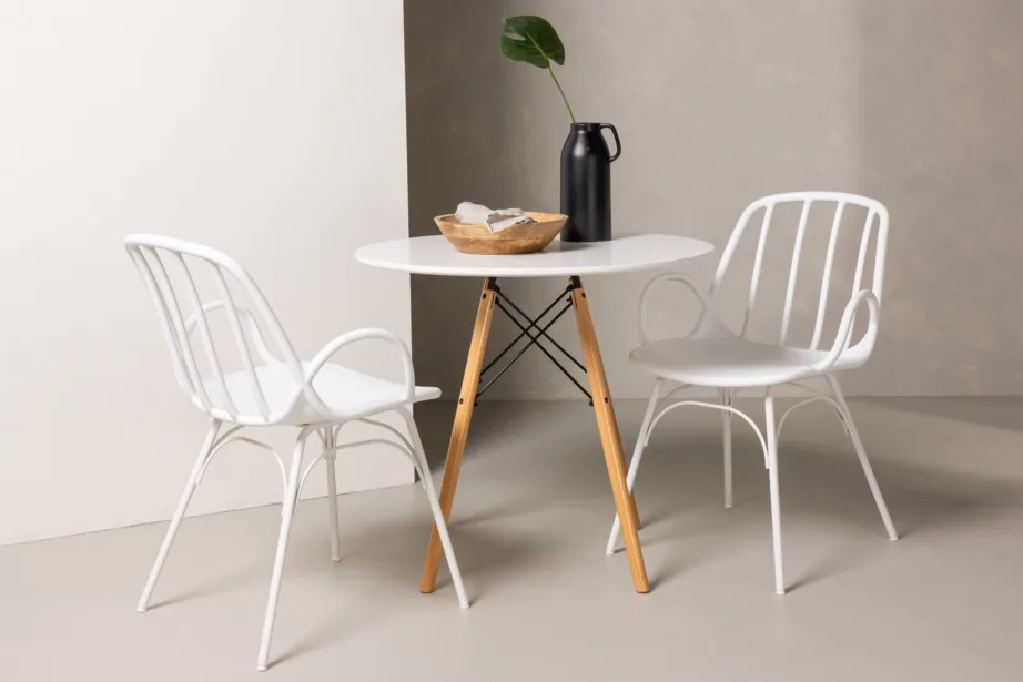 Ümar valge söögilaud Danburi ja plastikust Dyrön toolid, GR23168 – 8